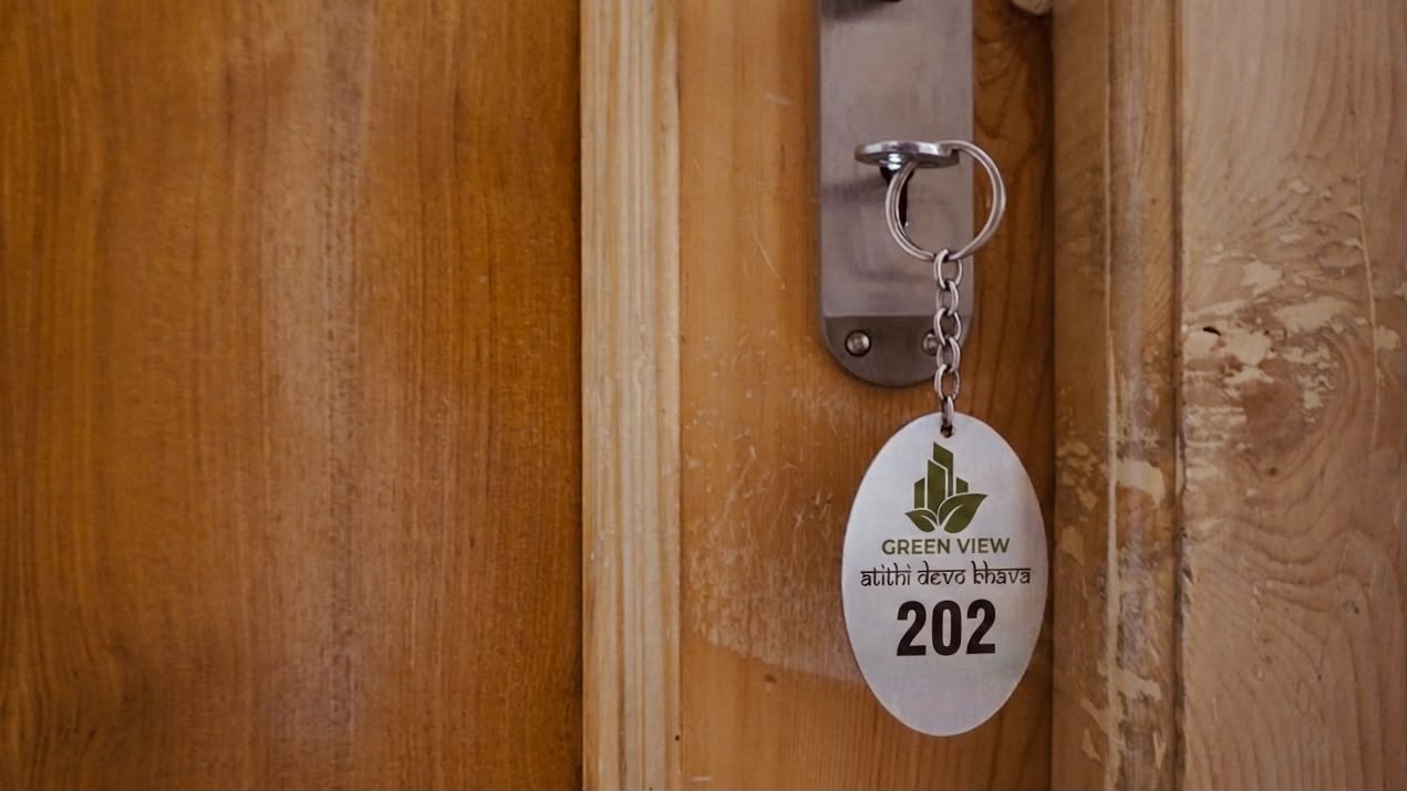 Room key with the Green View leaf